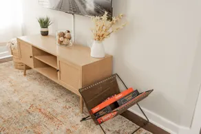 Spacious Haven 3BR|2BA in Chicago’s Northside - Image 5