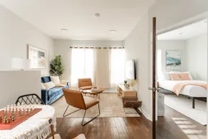 Spacious Haven 3BR|2BA in Chicago’s Northside - Image 3