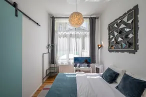 Spacious 3 Bed + 3 Bath duplex in the heart of Brussels. - Image 2
