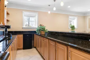 Charming Apartment Suite, 2 BDR, 1 BATH, Location! - Image 5