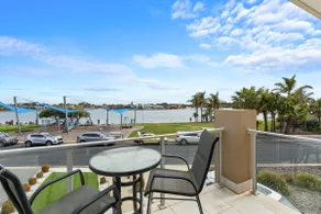 Amazing Lake View family-friendly Holiday Home - Image 3