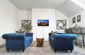Stylish Central 2 BR Flat near RAMM Museum - Image 5