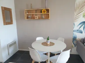 Cozy Opal - 2-bedroom apartment - Terrace & Free Parking - Image 2
