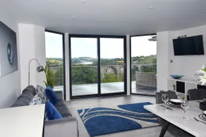 New Panoramic Riverview Apartment w/ Tesla Charger - Image 4