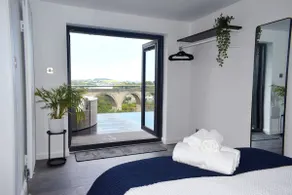 New Panoramic Riverview Apartment w/ Tesla Charger - Image 3