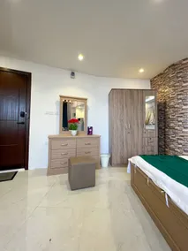 Premium Studio Sea View Luxury Studio with Partial View - Image 4