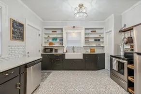 Stunning historic 3br across from Toledo Hospital! - Image 2