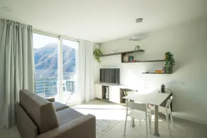 Simone apartment with pool, lake view - Image 2