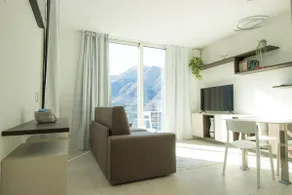 Simone apartment with pool, lake view - Image 4