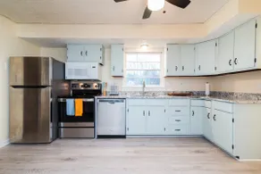 Romantic & Charming Home w/foosball walk downtown - Image 2