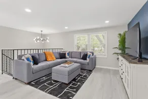 Beautiful Spacious Home in Herndon! - Image 4