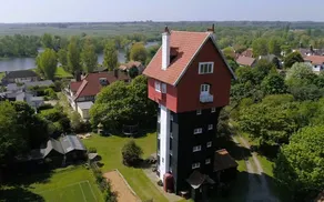 The House in the Clouds - Image 2