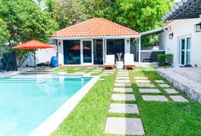 Chic Guest House w/Pool, Hot tub, Grill, Mini Golf - Image 2