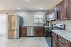 Nice home -safe & quiet - 4 BR 2.5 B -6 Queen beds - Image 3