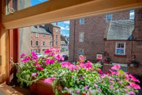 Charming 2 Bedroom Flat in the Heart of Kirriemuir - Image 3