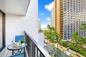 Waikiki Banyan 7. Stock | Teilweise Meerblick Kostenloses WLAN und Parken - Image 3