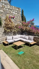 New place to stay with sea view and garden - Image 5