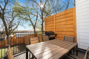Colorful & Spacious ~ 5* Location ~ 5M Downtown - Image 4