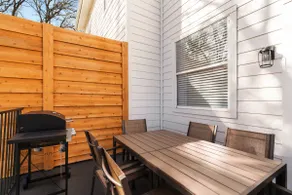 Colorful & Spacious ~ 5* Location ~ 5M Downtown - Image 5