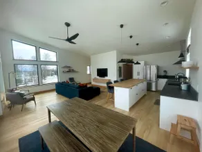 NEW - Top Floor Modern House - Image 5