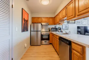 Cozy 2BR condo w/ valley views - Image 4