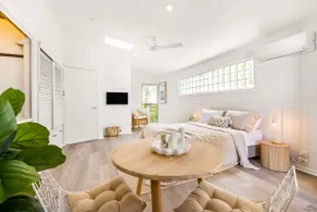 Luxe Cocus studio in middle of Noosa with pool - Image 4