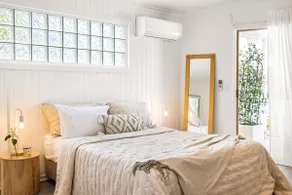 Luxe Cocus studio in middle of Noosa with pool - Image 3
