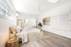 Luxe Cocus studio in middle of Noosa with pool - Image 2