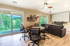 Hot tub * Sauna * Home theater * Game Room * Views - Image 4