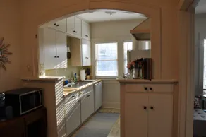Cobblestone Street Apartment - Image 5