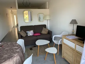 Air-conditioned 35 m2 2-room apartment with terrace - Image 3