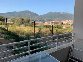 Air-conditioned 35 m2 2-room apartment with terrace - Image 2