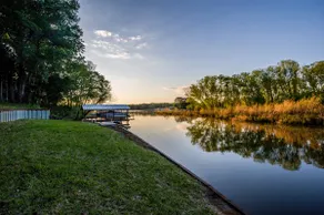 Hideaway Lodge On Cedar Creek Lake - Image 3