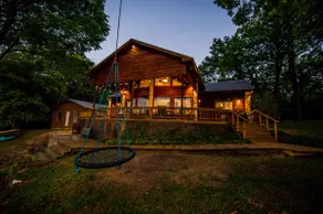 Hideaway Lodge On Cedar Creek Lake - Image 2