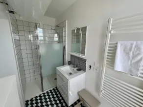 Close to Beaches with Parking - Image 4