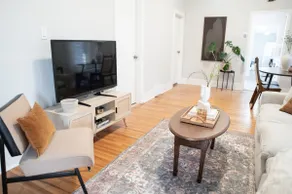 Character 3 Bedroom, 1 Bath Home in Victoria Park - Image 2