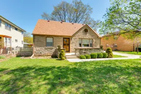 Spacious 2 br Complete Living - Image 2