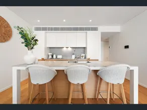 Honeysuckle Delight| Heated Pool, Gym, Sauna - Image 2