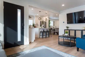 Upscale Getaway - Central Location - 2 Car Garage - Image 5