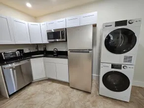 1-Bedroom Apt-9W1 20-Minuite To Downtown Boston - Image 5