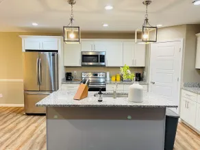Spacious home, 3 king beds, huge backyard near UM - Image 3
