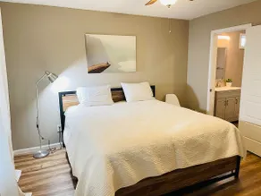 Spacious home, 3 king beds, huge backyard near UM - Image 4
