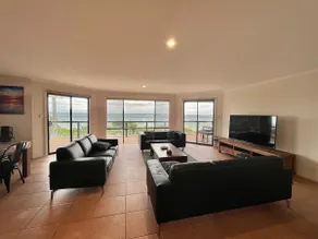 Sandcastle - A Esplanade Place, Stunning Views - Image 2