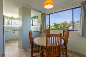 Two Bedroom Apartment - Unit 4 Foreshores - Image 4