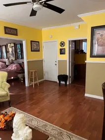 Charming Second Floor Apartment - Image 4