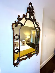 Super Trendy Apartment - Free Parking & Fast WiFi - Image 5