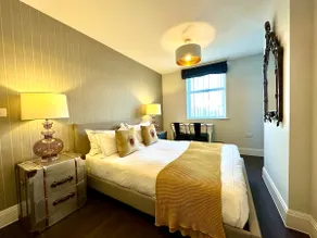 Super Trendy Apartment - Free Parking & Fast WiFi - Image 2