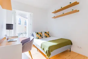 2BR Chic&Bright with 120sqm. in Campo de Ourique - Image 3