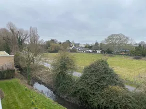 Contemporary, Warm & Homely Apartment with High-Speed WIFI, Terrace & Free Parking overlooking Stourbridge Common Park & Coldham's Brook - Image 4