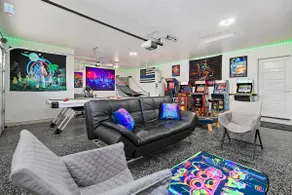 Arcade + Fire pit • Private Yard • Sleeps 10 - Image 5